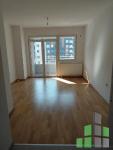 Se izdava prazen stan vo Skopje, Aerodrom so povrshina od 52 m2.
 Ekstra: Centralno Parno, Lift.
 Cena: 300 EUR